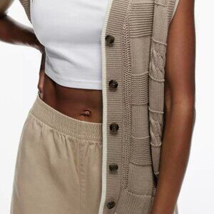 (Worn once) Aritzia TNA Rochester Vest